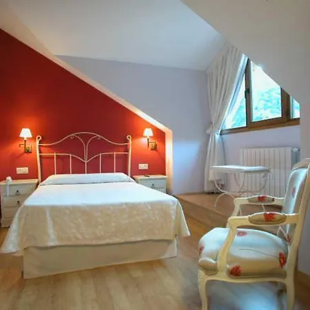 מלון Hotel Cosgaya 2*