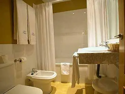 מלון Hotel Cosgaya